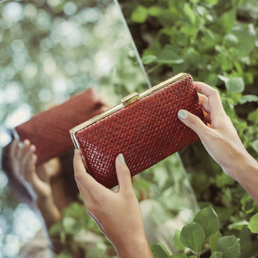 Gitta Cocoa Handwoven Straw Clutch